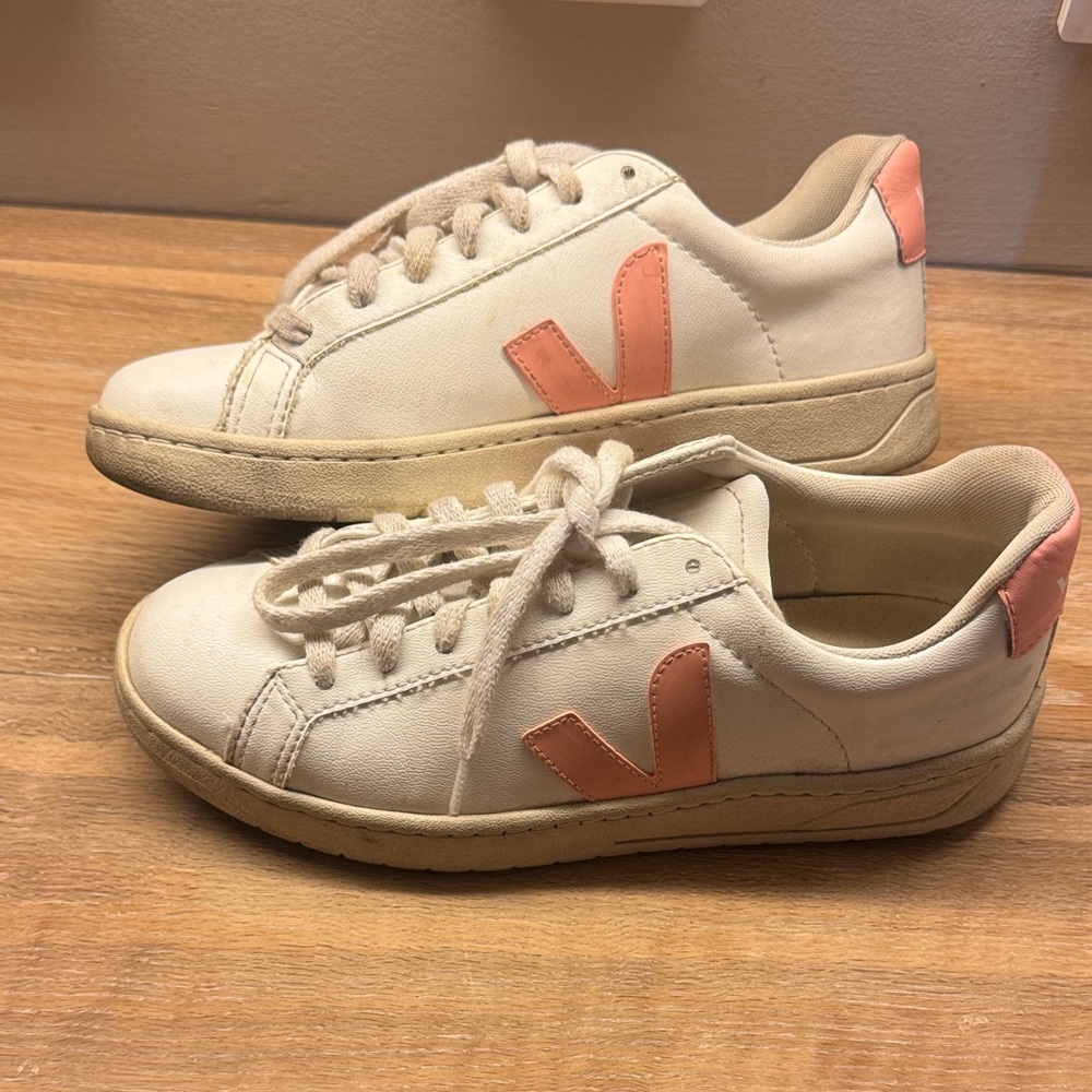 Veja Women's Cream and Pink Sneakers